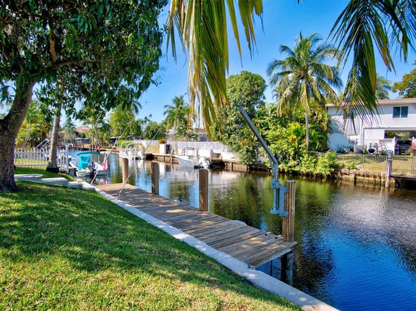 2555 Nassau Ln, Fort Lauderdale FL 33312
