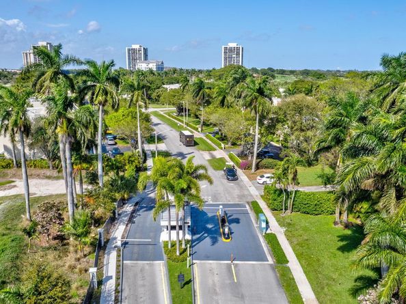 2000 Presidential Way Ph5, West Palm Beach FL 33401