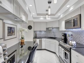 2000 Presidential Way Ph5, West Palm Beach FL 33401