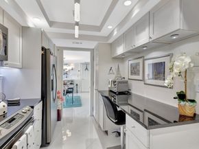 2000 Presidential Way Ph5, West Palm Beach FL 33401