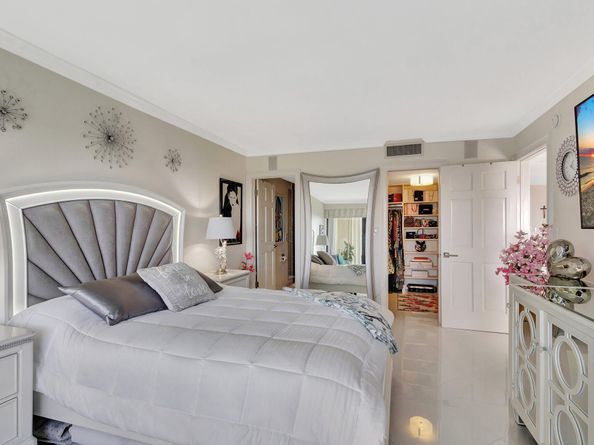 2000 Presidential Way Ph5, West Palm Beach FL 33401