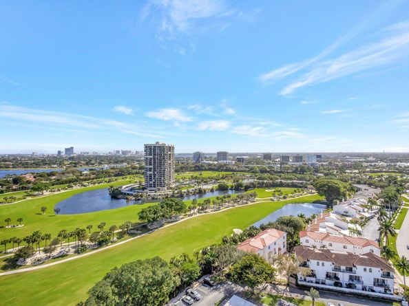 2000 Presidential Way Ph5, West Palm Beach FL 33401