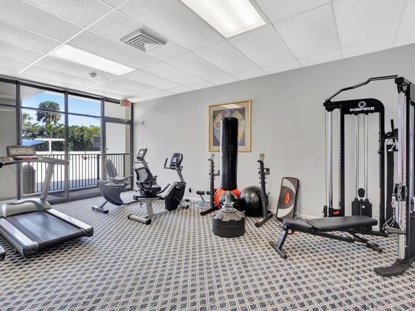 2000 Presidential Way Ph5, West Palm Beach FL 33401