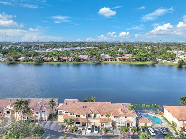 745 NE 195th St, Miami FL 33179