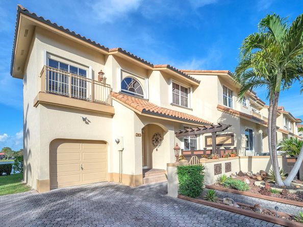 745 NE 195th St, Miami FL 33179