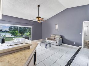 5720 W Waterford Dr, Davie FL 33331