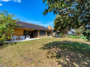 5720 W Waterford Dr, Davie FL 33331