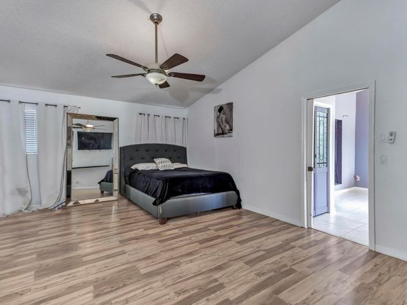5720 W Waterford Dr, Davie FL 33331