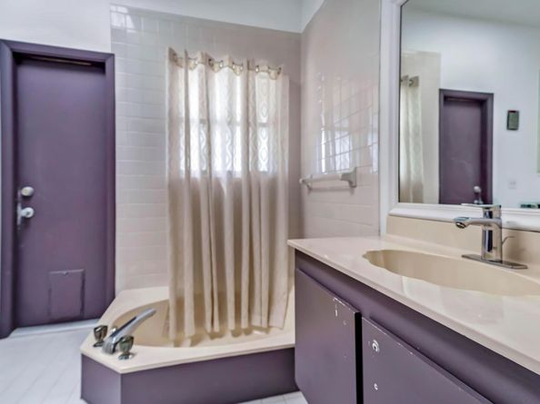 5720 W Waterford Dr, Davie FL 33331