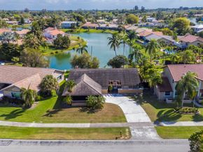 5720 W Waterford Dr, Davie FL 33331