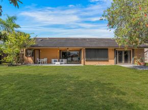 5720 W Waterford Dr, Davie FL 33331