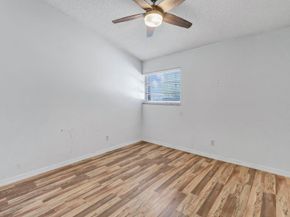 5720 W Waterford Dr, Davie FL 33331
