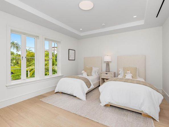 422 Australian Avenue, Palm Beach FL 33480