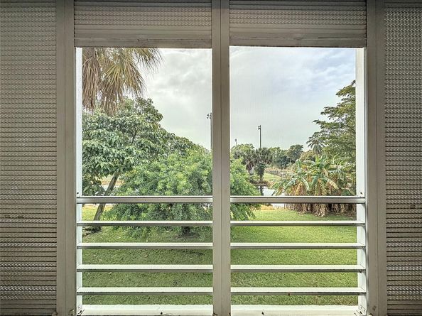 4270 NW 40th St 208, Lauderdale Lakes FL 33319