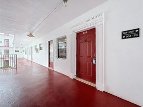 4270 NW 40th St 208, Lauderdale Lakes FL 33319