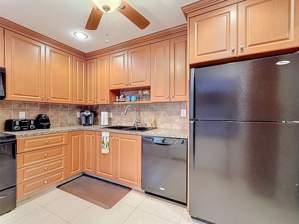 4270 NW 40th St 208, Lauderdale Lakes FL 33319