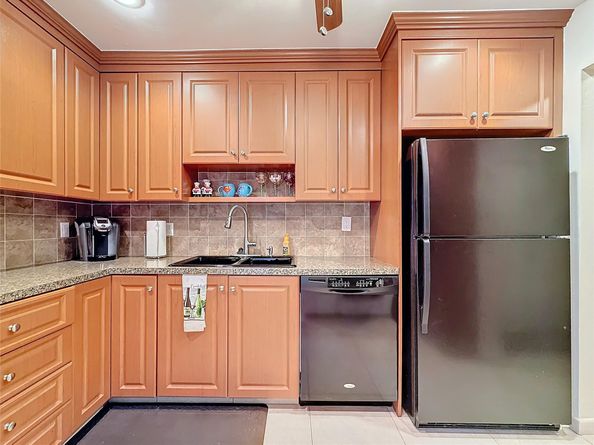 4270 NW 40th St 208, Lauderdale Lakes FL 33319