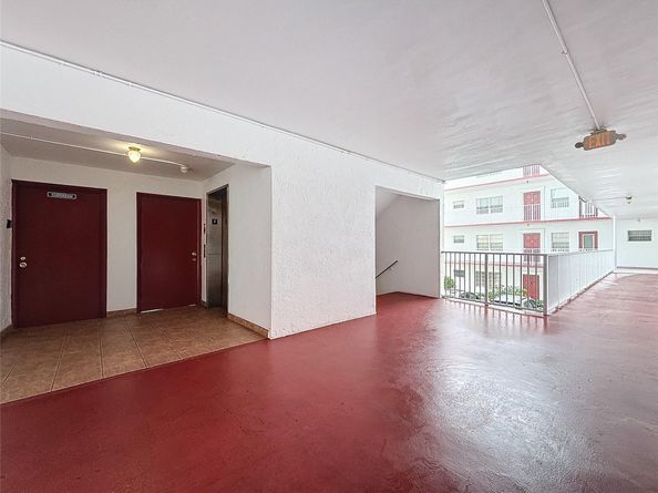 4270 NW 40th St 208, Lauderdale Lakes FL 33319