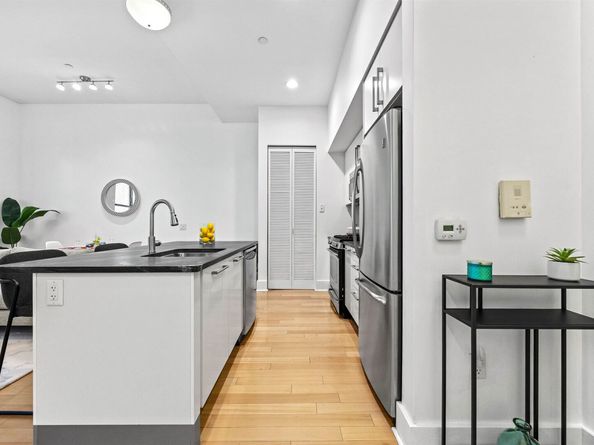 4 Beacon Way 211, Jersey City NJ 07304