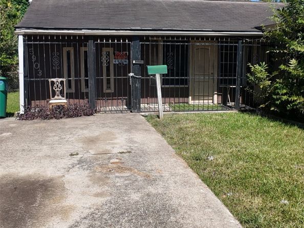 5903 Willow Glen Drive, Houston TX 77033