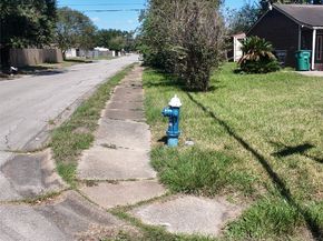 5903 Willow Glen Drive, Houston TX 77033