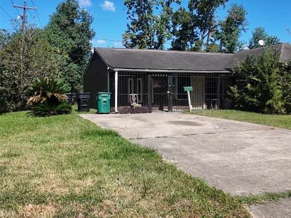 5903 Willow Glen Drive, Houston TX 77033