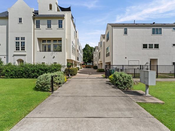 918 Patterson Street, Houston TX 77007