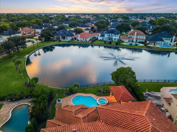 2050 DIAMOND SPRINGS Drive, Houston TX 77077