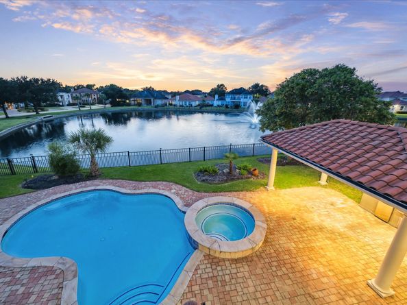 2050 DIAMOND SPRINGS Drive, Houston TX 77077