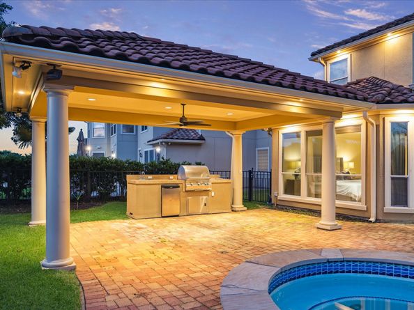 2050 DIAMOND SPRINGS Drive, Houston TX 77077