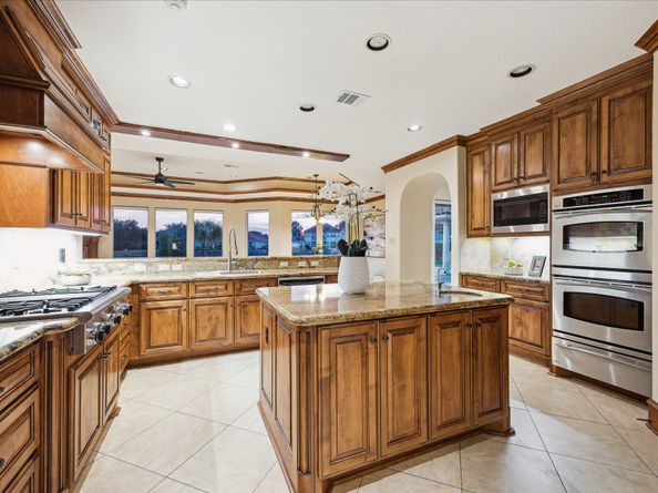 2050 DIAMOND SPRINGS Drive, Houston TX 77077