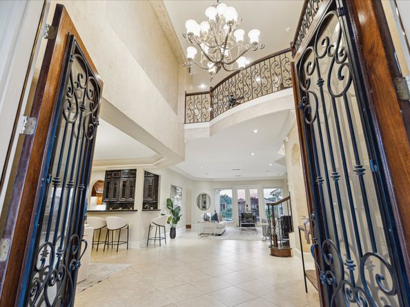2050 DIAMOND SPRINGS Drive, Houston TX 77077