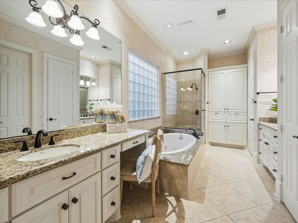 2050 DIAMOND SPRINGS Drive, Houston TX 77077