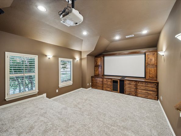 2050 DIAMOND SPRINGS Drive, Houston TX 77077