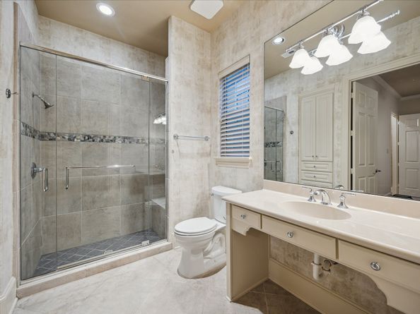 2050 DIAMOND SPRINGS Drive, Houston TX 77077