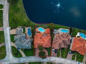 2050 DIAMOND SPRINGS Drive, Houston TX 77077