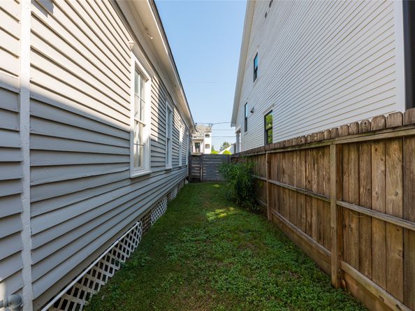 2011 Decatur Street, Houston TX 77007