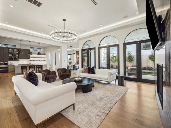 7 Lana Lane, Houston TX 77027