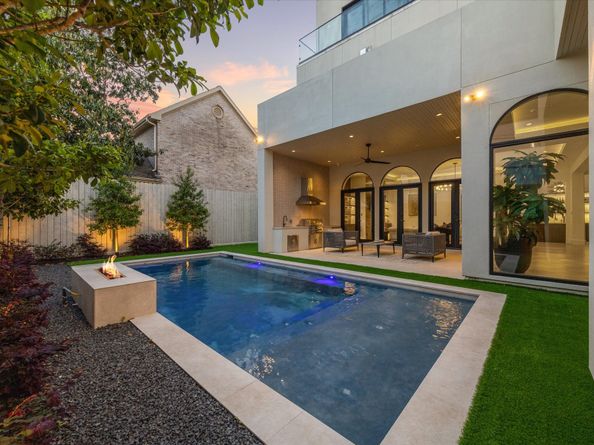 7 Lana Lane, Houston TX 77027