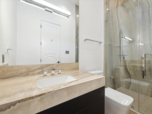 7 Lana Lane, Houston TX 77027
