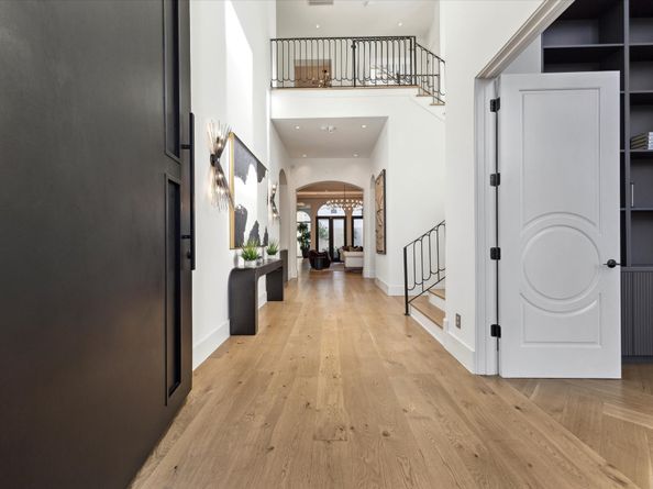 7 Lana Lane, Houston TX 77027
