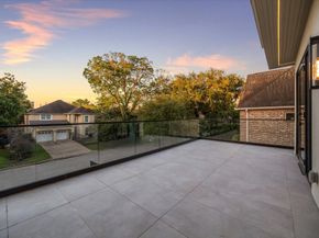7 Lana Lane, Houston TX 77027