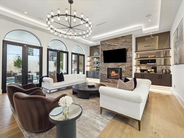 7 Lana Lane, Houston TX 77027