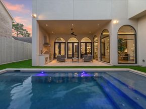 7 Lana Lane, Houston TX 77027