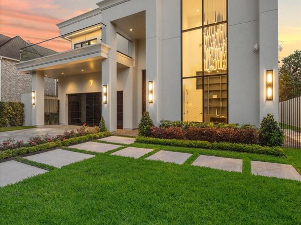 7 Lana Lane, Houston TX 77027