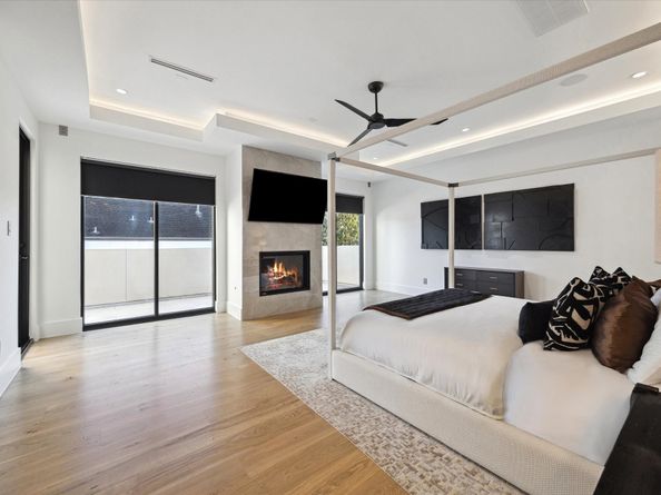 7 Lana Lane, Houston TX 77027