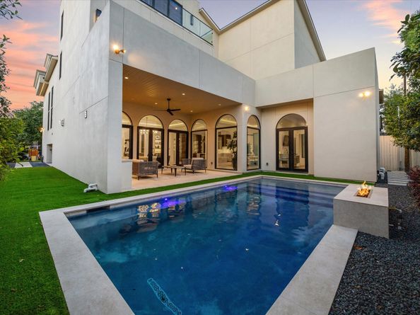 7 Lana Lane, Houston TX 77027