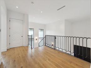 7 Lana Lane, Houston TX 77027