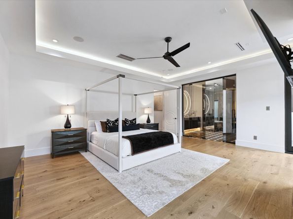 7 Lana Lane, Houston TX 77027