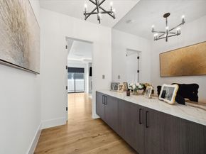 7 Lana Lane, Houston TX 77027